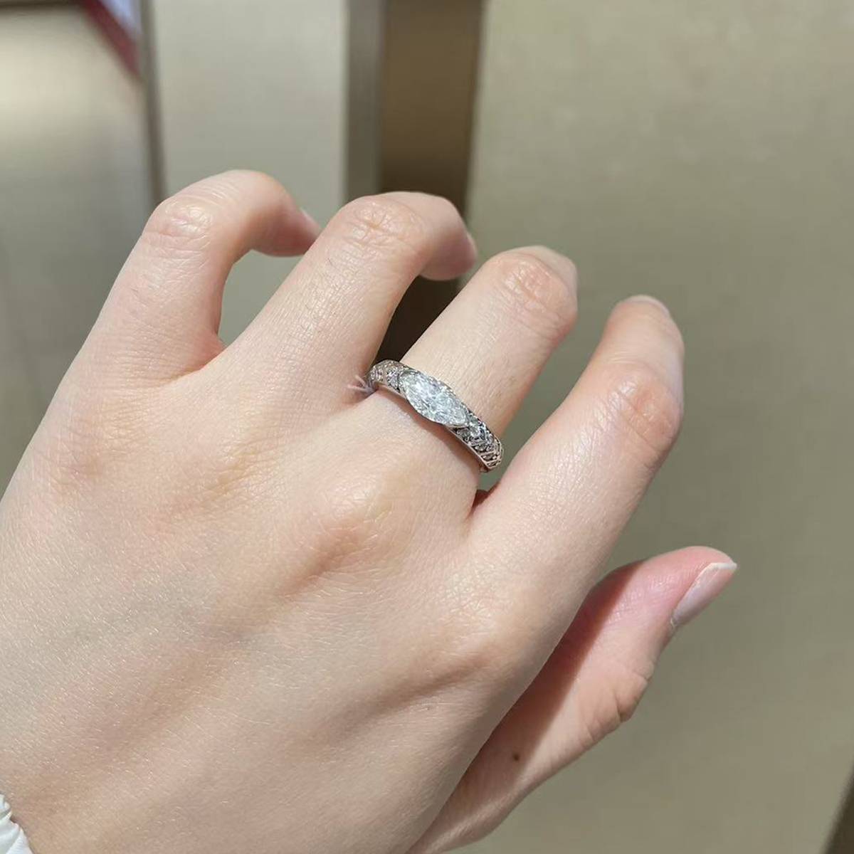 轻奢马眼女戒S925银镀白金定制选款主石莫桑钻1.0ct/副石高碳钻